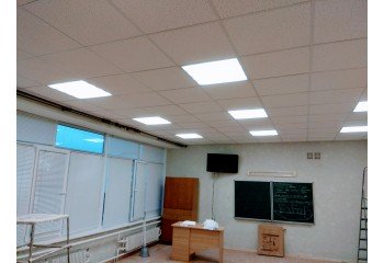 Установлен потолок Армстронг в школе 147