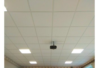 Выполнена установка подвесного потолка в школе 3
